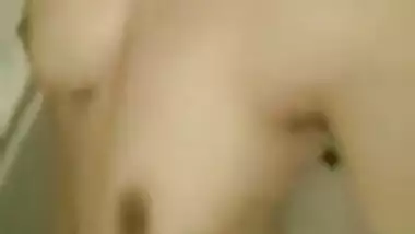 Indian beauty girl show her boobs 