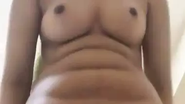 Round boobs Indian maal nude private show for lover