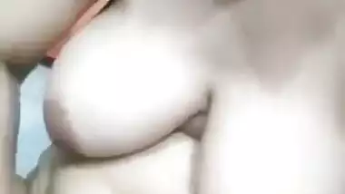 Nude Desi mom with big tits XXX rubs her pussy for amateur video