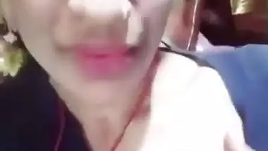 Married Tamil girl shows cute boobs on cam for lover