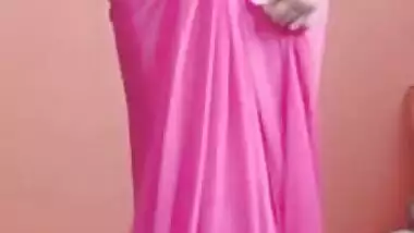 Hot desi babe in saree sensually strips