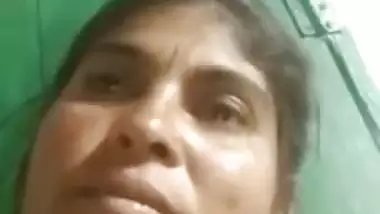 Malayali aunty showing boobs making a guy masturbate on the video call
