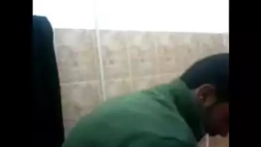 Indian Girl First Time Sex In Bathroom-Mms