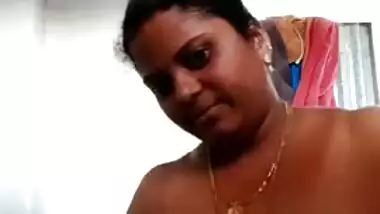 Webcam show takes plump woman to take outfit off exposing XXX boobs