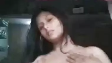 Big booby horny bitch showing her nudity on cam