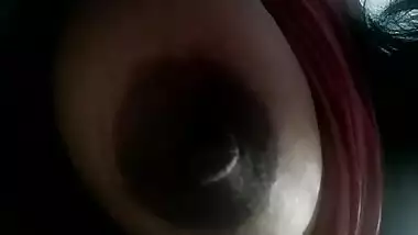 Amateur Indian model sets camera on to film her XXX brown nipples