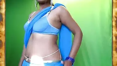 Desi Girl Saree Fashion Photoshoot (Nipples Visible Thought Saree)