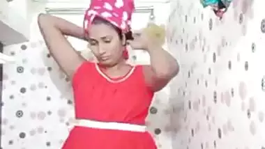 Swathi naidu wearing dress after her bath