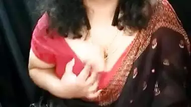 Village Desi slut exposes big saggy ass and tits in the XXX chat