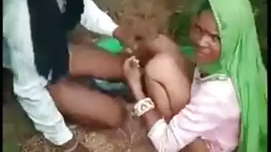 Village wife is caught fucking outdoor with lover, desi mms scandal sex