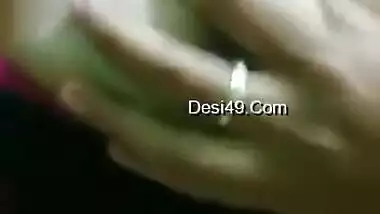 Today Exclusive- Bhabhi Play With Her Boobs