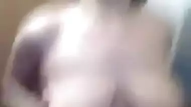 Super booby Desi Bhabhi topless show