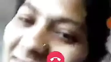 Desi babe with round XXX titties exposes them via video link to friend