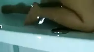 Friend films amateur XXX video of the Desi couple taking a bath