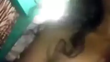 Nasty Desi XXX slut gets her small boobs licked by her neighbour MMS