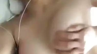 Indian nude girl shows her big, tight boobs in MMS