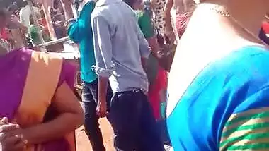 Madurai tamil hot saree view of sexy college girl in public