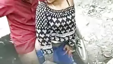 Naughty Couple Quick Outdoor Stand Fucking Secretly Recorded