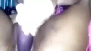 Hardcore Desi XXX masturbation with veggies of Bangla village slut
