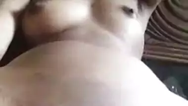 Sexy hot Bangla girl’s Bangladeshi nude MMS clip