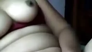 Village Bengali mom gets naked and rubs Desi XXX twat for the camera