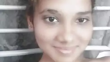 Cute Desi Girl Showing Boobs