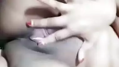 Bangladeshi beautiful girl makes a nude video for BF.