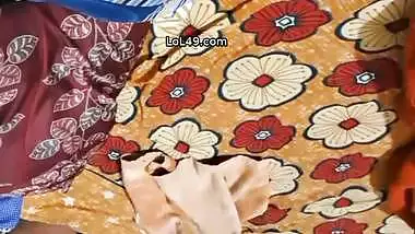 Husband fucking wife pussy after removing the towel