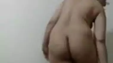 Sexy Paki Girl Showing Her Big Ass and Pussy 2 clips part 2
