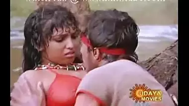 Mallu Couple Get SEx In Water