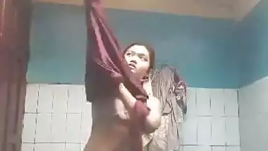 Horny Girlfriend Bhabhi After Nude Show Recorded for Boyfriend