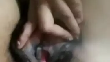 Indian gets naked and exposes her sex charms in a XXX camera show