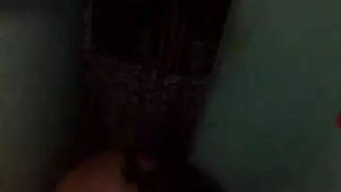 Desi collage girl showing her cute boobs after bath