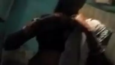Comely Desi girl teases BF by performing little XXX show dressed in sari