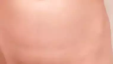 Desi Cute girl showing