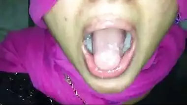 Desi slut satisfies her horny landlord with a nice blowjob