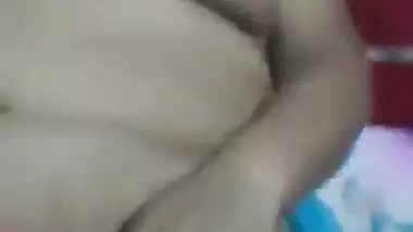 Fat naked bitch lets horny hubby finger her XXX pussy in MMS movie