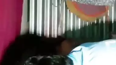 HD Tamil sex MMS of a wild lover eating his horny GF