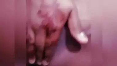 Sexy Bengali Hottie Rajni Showing Her Pussy Juice