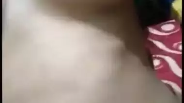 Aunty kisses XXX lover and exposes naked body without sense of shame