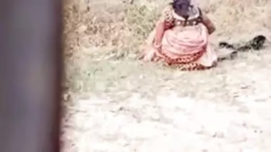 MILF in yellow joins peeing Desi aunty in XXX video to keep on moving