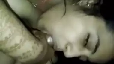 Desi slut gives a XXX blowjob to client who secretly makes an MMS video