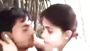 Beautiful Desi teen kisses her XXX lover on camera in the fresh air
