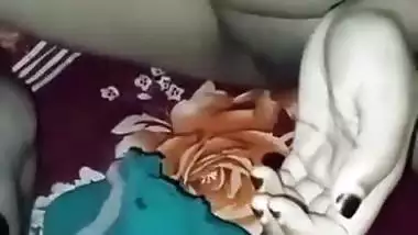 Young girl gives a blowjob in Bangladeshi sex video