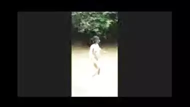 Fsiblog – Desi girl totally nude while outdoor bath on river MMS