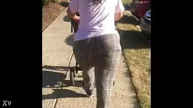 Jiggly thick indian butt. Im back for more