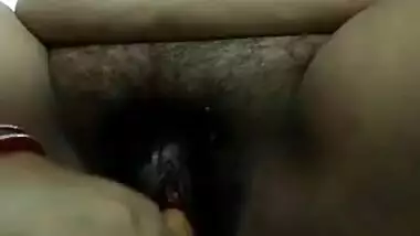 Horny desi bhabhi pussy fucking with hand shower