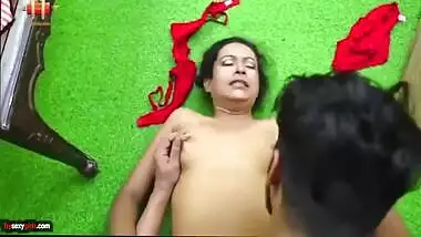 Hot Naukrani Ke Sath Romance Softcore Hindi Short Film - S2