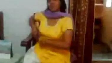 Matured bhabhi giving a boobs show to her devar