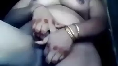 Desi housewife tired of chores rather performs sex show of her XXX body